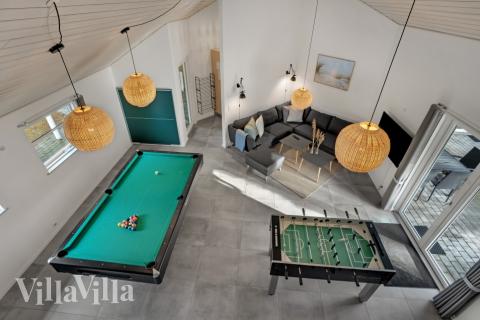 Luksushus 571 til 22 personer byder på et stort aktivitetsrum med bl.a. billard og dart