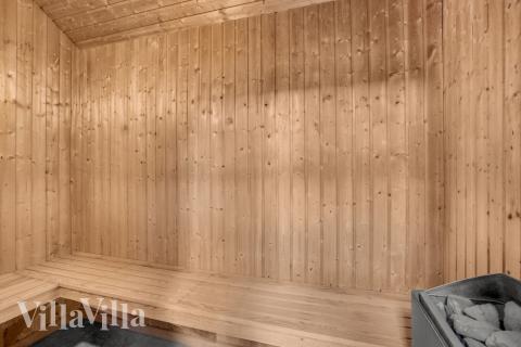 Nyd varmen i saunaen i luksushus nr. 571 til 22 personer