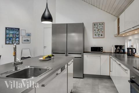 Køkkenet i luksushus nr. 571 er udstyrret, så I let kan lave mad til 22 personer.