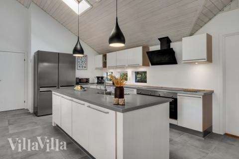 Køkkenet i luksushus nr. 571 er godt indrettet.