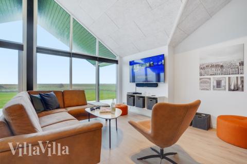 Luksushus 551 til 24 personer byder på et stort aktivitetsrum med bl.a. billard og dart