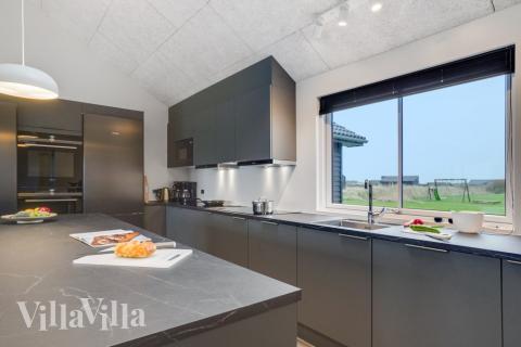 Køkkenet i luksushus nr. 551 er godt indrettet.