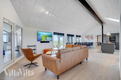 Sofaen i luksushus 551 i Vestjylland indbyder til brætspil eller at se en film sammen.