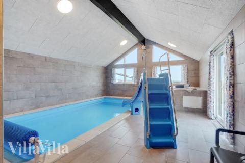 Den lækre pool i luksushuse nr. 551 til 24 personer