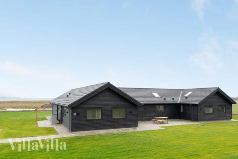 Flot sommerhus nr. 551 med god plads til op til 24 personer