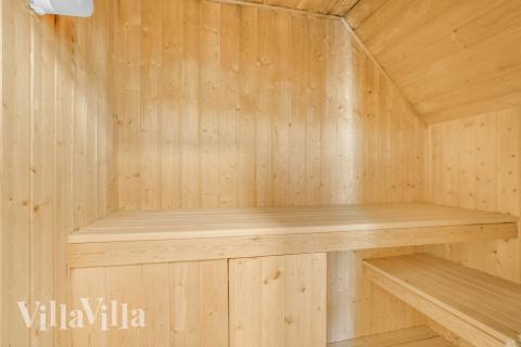 Nyd varmen i saunaen i luksushus nr. 572 til 12 personer