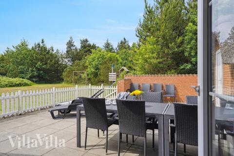 Luksushus nr. 572 har en dejlig terrasse med gode havemøbler til 12 personer.