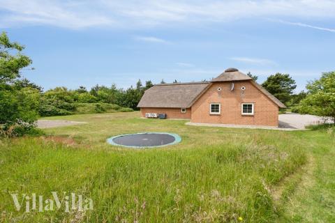 Flot sommerhus nr. 572 med god plads til op til 12 personer