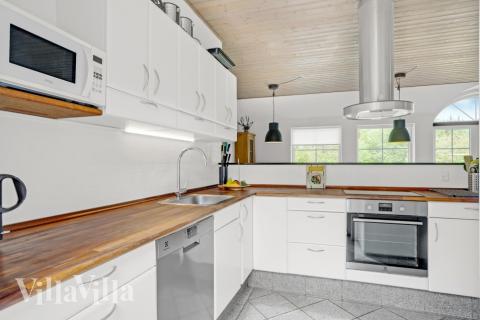 Køkkenet i luksushus nr. 573 er godt indrettet.