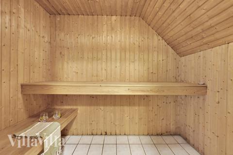 Nyd varmen i saunaen i luksushus nr. 574 til 12 personer