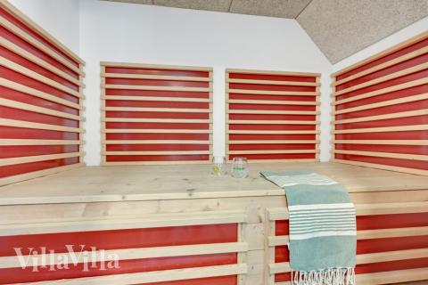 Nyd varmen i saunaen i luksushus nr. 575 til 14 personer