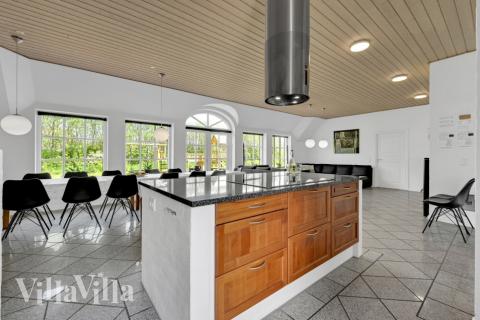 Det store lyse opholdrum i luksushus nr. 575 til 14.