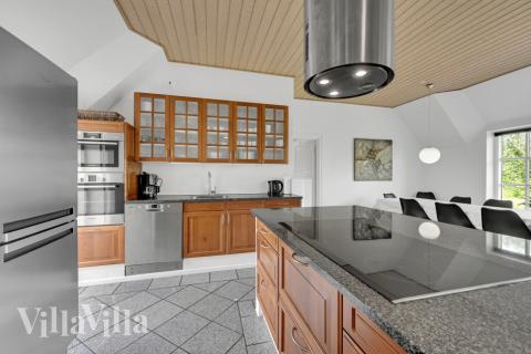 Køkkenet i luksushus nr. 575 er godt indrettet.