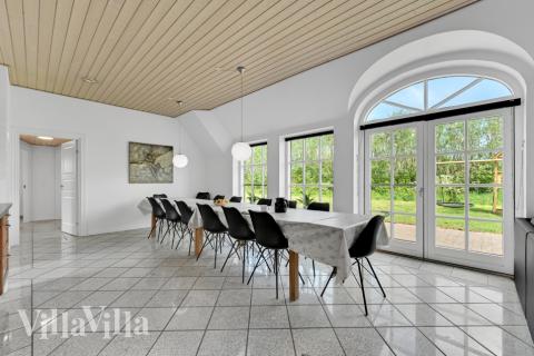 Opholdsrum med plads til 14 i luksushus nr. 575.