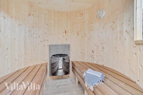 Nyd varmen i saunaen i luksushus nr. 553 til 16 personer