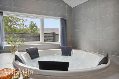 Nyd varmen i spaen i luksushus nr. 577 i Nordjylland