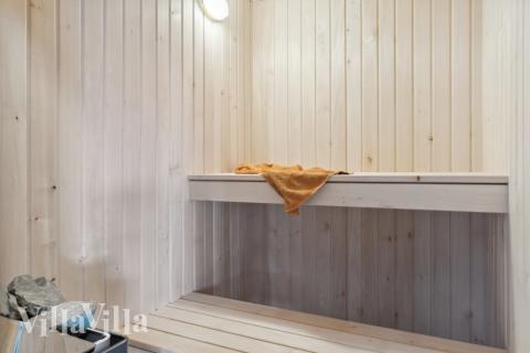 Nyd varmen i saunaen i luksushus nr. 577 til 18 personer