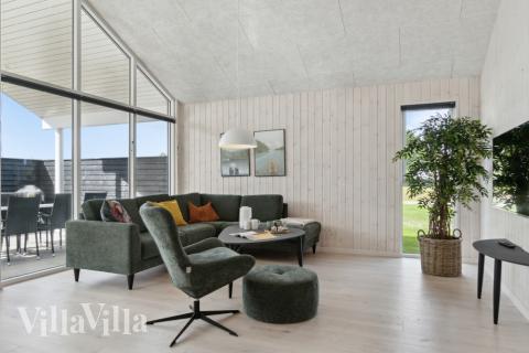 Der er mulighed for hygge i sommerhusets sofaarrangement, når I besøger luksushus nr. 577