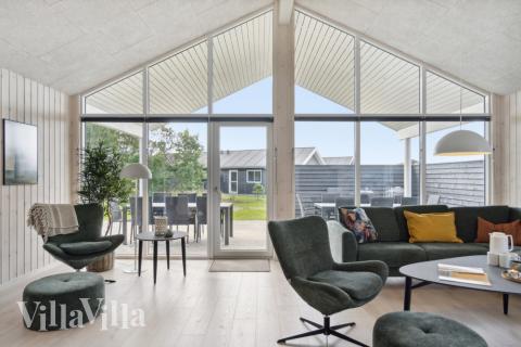 Sofahjørnet i luksushus 577 i Nordjylland.