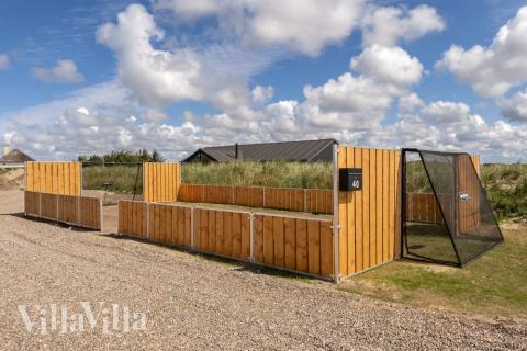 Ud over de mange timer, man kan bruge i husets pool-afdeling, så byder luksushus 580 også på mange udendørs aktiviteter