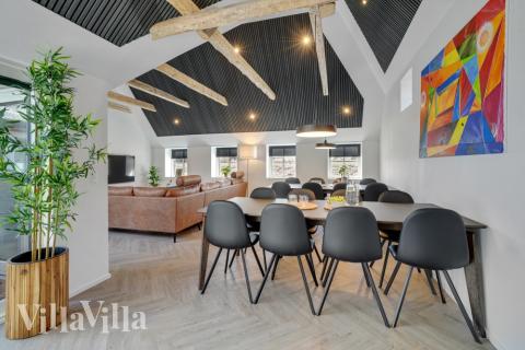 Sofaen i luksushus 580 i Vestjylland indbyder til brætspil eller at se en film sammen.