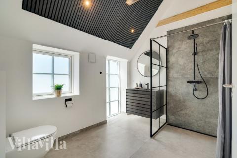 Ét af badeværelserne i luksushus nr. 580