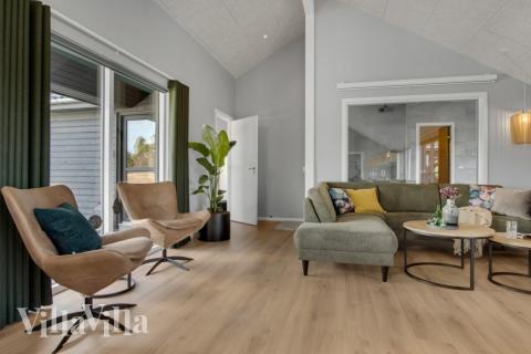 Sofaen i luksushus 554 i Vestjylland indbyder til brætspil eller at se en film sammen.