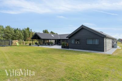 Dette skønne poolhus nr. 554 med plads til 26 personer ligger i Vestjylland