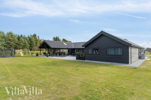 Dette skønne poolhus nr. 554 med plads til 26 personer ligger i Vestjylland