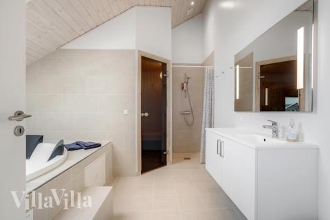 Ét af badeværelserne i luksushus nr. 578