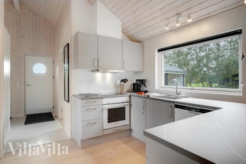 Velindrettet køkken i luksushus nr. 578 i Lolland/Falster/Møn.