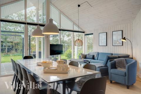 Det store lyse opholdrum i luksushus nr. 578 til 12.