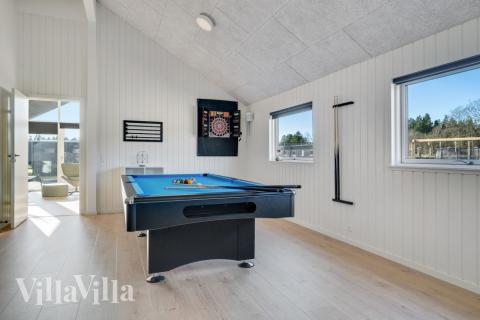 Luksushus 560 til 16 personer byder på et stort aktivitetsrum med bl.a. billard og dart