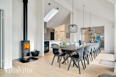 Det store lyse opholdrum i luksushus nr. 560 til 16.