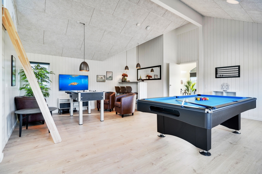 Ud over de mange timer, man kan bruge i husets pool-afdeling, så byder luksushus 560 også på billard/bordtennis og dart
