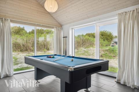 Luksushus 557 til 14 personer byder på et stort aktivitetsrum med bl.a. billard og dart