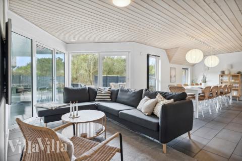 Opholdsrum med plads til 14 i luksushus nr. 557.