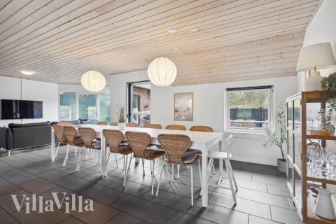 Det store lyse opholdrum i luksushus nr. 557 til 14.