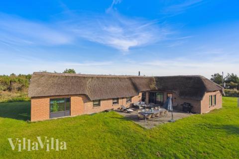 Dette skønne poolhus nr. 557 med plads til 14 personer ligger i Vestjylland