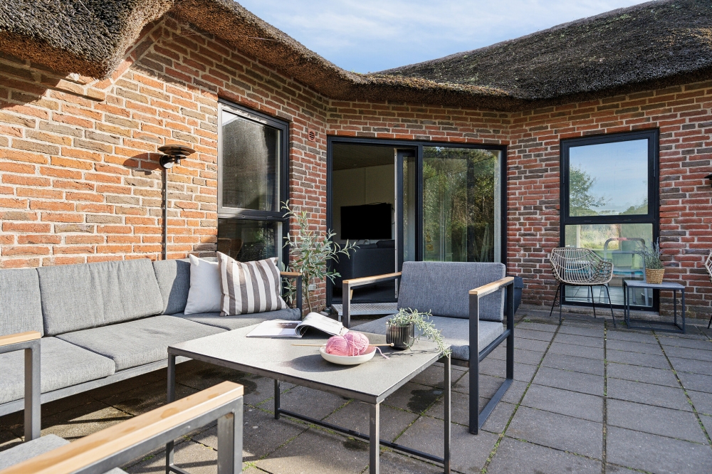 Luksushus nr. 557 har en dejlig terrasse med gode havemøbler til 14 personer.