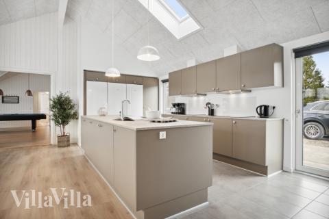 Køkkenet i luksushus nr. 579 er udstyrret, så I let kan lave mad til 26 personer.