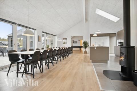 Det store lyse opholdrum i luksushus nr. 579 til 26.