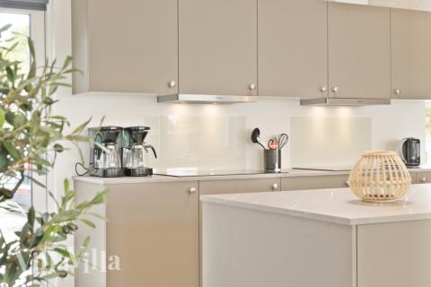 Køkkenet i luksushus nr. 579 er godt indrettet.