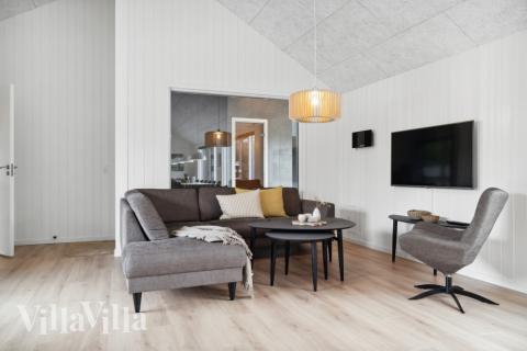 Sofaen i luksushus 579 i Vestjylland indbyder til brætspil eller at se en film sammen.