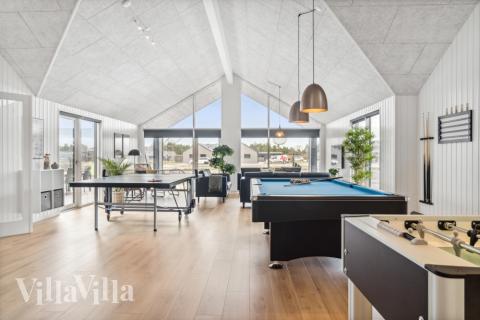 Ud over de mange timer, man kan bruge i husets pool-afdeling, så byder luksushus 579 også på billard/bordtennis og dart