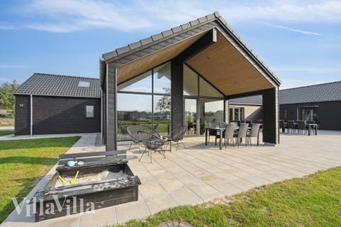 Luksushus nr. 579 har en dejlig terrasse med gode havemøbler til 26 personer.