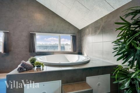 Nyd varmen i spaen i luksushus nr. 579 i Vestjylland