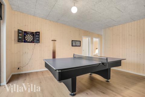 Luksushus 581 til 16 personer byder på et stort aktivitetsrum med bl.a. billard og dart
