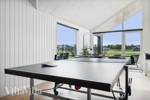 Luksushus 583 til 24 personer byder på et stort aktivitetsrum med bl.a. billard og dart