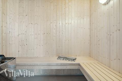 Nyd varmen i saunaen i luksushus nr. 583 til 24 personer